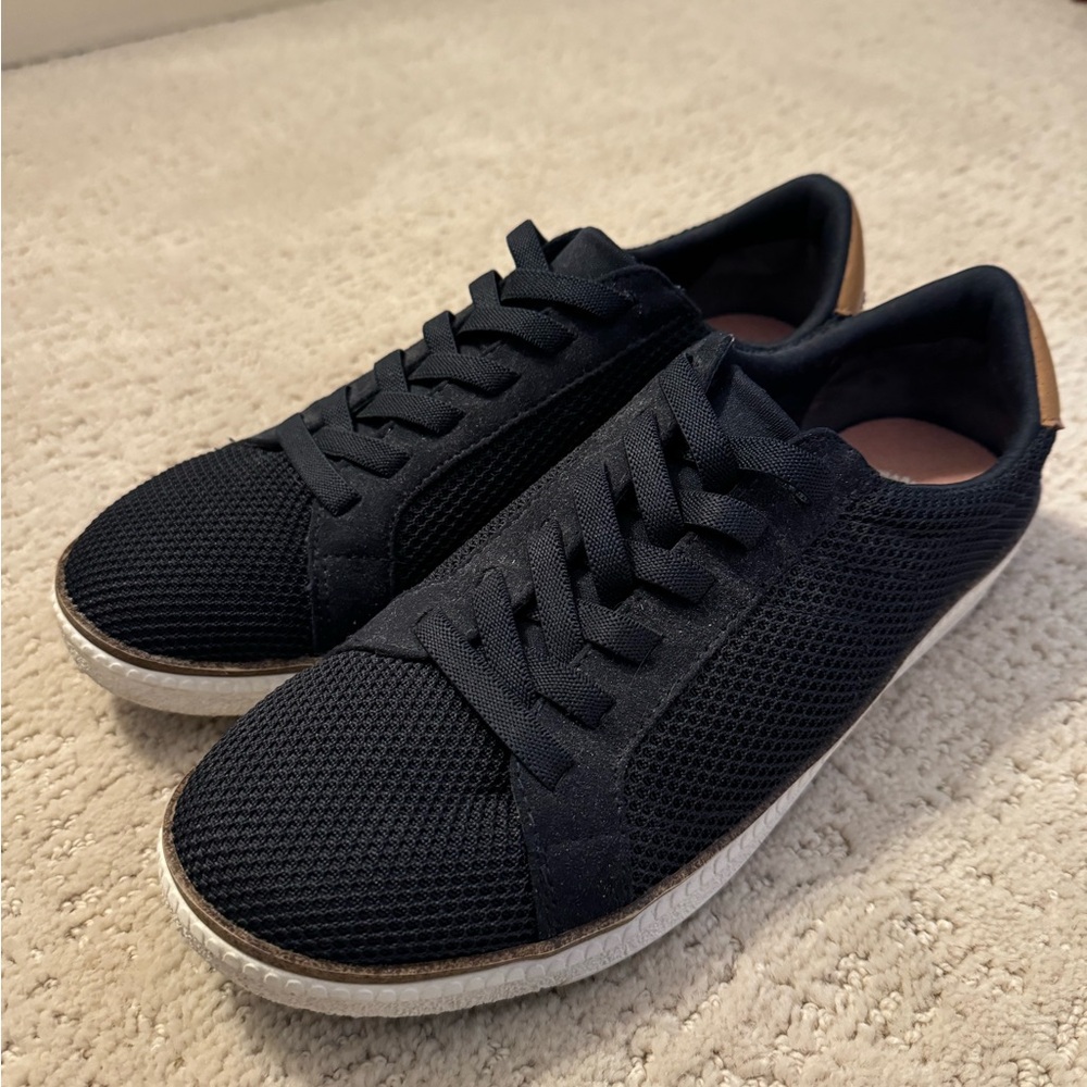 Dr. Scholls Slip on Sneakers in Navy